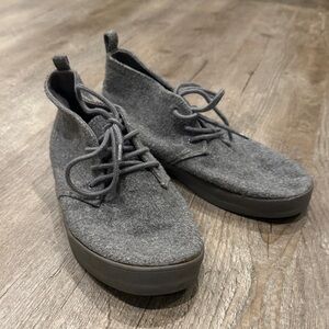 Stylish Gray Gap Casual Boots for Youth Size 4